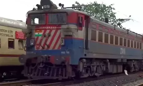 കേരളത്തിലേക്കുള്ള ട്രെയിനുകളില് വൃത്തിയുള്ള കോച്ചുകള് വരും; കേരളത്തിലേക്കുള്ള പ്രധാനപ്പെട്ട ട്രെയിനുകള് പൂര്ണമായും എല്എച്ച്ബിയിലേക്കു മാറും കേരളത്തിലേക്കുള്ള ട്രെയിനുകളില് വൃത്തിയുള്ള കോച്ചുകള് വരും; കേരളത്തിലേക്കുള്ള പ്രധാനപ്പെട്ട ട്രെയിനുകള് പൂര്ണമായും എല്എച്ച്ബിയിലേക്കു മാറും