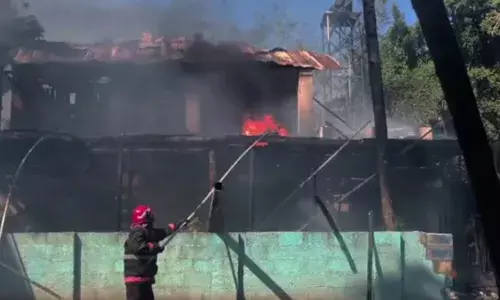 കാറ്റ് അടിച്ചപ്പോൾ ഉണ്ടായ സ്പാർക്ക്..! വര്‍ക്കല ക്ലിഫിനെ നടുക്കി വൻ തീപിടുത്തം; റിസോര്‍ട്ട് പൂര്‍ണമായും അഗ്നിക്കിരയായി; മുറികളിൽ ഉണ്ടായിരുന്നവർ ചിതറിയോടി; ഒഴിവായത് വൻ അപകടം