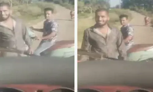 മദ്യലഹരിയിലെത്തിയ രണ്ട് യുവാക്കൾ; സ്‌കൂൾ ബസ് തടഞ്ഞുനിർത്തി ഒമ്പതാം ക്ലാസ് വിദ്യാർത്ഥിനിയെ ഇറക്കി വിട്ട് കൊടുംക്രൂരത; ഞെട്ടിപ്പിക്കുന്ന ദൃശ്യങ്ങൾ പുറത്ത്