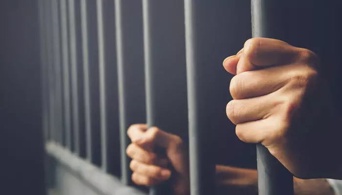 മകളുടെ കൂട്ടുകാരിയായ ഒന്പത് വയസുകാരിയോട് ലൈംഗിക അതിക്രമം; 41കാരന് അഞ്ച് വര്ഷം കഠിന തടവും പിഴയും മകളുടെ കൂട്ടുകാരിയായ ഒന്പത് വയസുകാരിയോട് ലൈംഗിക അതിക്രമം; 41കാരന് അഞ്ച് വര്ഷം കഠിന തടവും പിഴയും