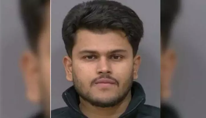 കാനഡയില് വനിതാ ഡോക്ടര്മാര്ക്കു മുന്പില് നഗ്നതാപ്രദര്ശനം; ഇന്ത്യക്കാരനായ യുവാവ് അറസ്റ്റില് കാനഡയില് വനിതാ ഡോക്ടര്മാര്ക്കു മുന്പില് നഗ്നതാപ്രദര്ശനം; ഇന്ത്യക്കാരനായ യുവാവ് അറസ്റ്റില്