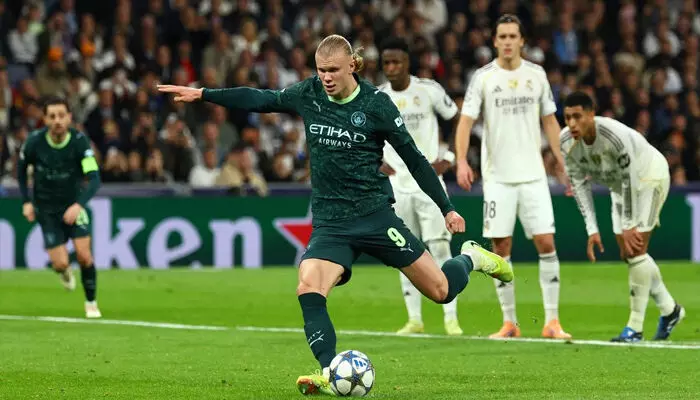 ബെർണബ്യൂവിൽ എംബാപ്പെ ഇല്ലാതെയിറങ്ങിയ റയൽ മാഡ്രിഡിന് അടിതെറ്റി; ചാമ്പ്യൻസ് ലീഗിലെ ആവേശപ്പോരിൽ ഒരു ഗോളിന് പിന്നിൽ നിന്ന ശേഷം ജയിച്ചു കയറി മാഞ്ചസ്റ്റർ സിറ്റി ബെർണബ്യൂവിൽ എംബാപ്പെ ഇല്ലാതെയിറങ്ങിയ റയൽ മാഡ്രിഡിന് അടിതെറ്റി; ചാമ്പ്യൻസ് ലീഗിലെ ആവേശപ്പോരിൽ ഒരു ഗോളിന് പിന്നിൽ നിന്ന ശേഷം ജയിച്ചു കയറി മാഞ്ചസ്റ്റർ സിറ്റി