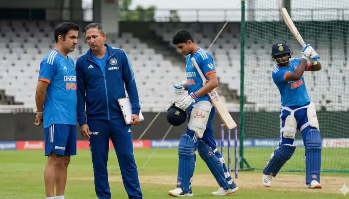 സഞ്ജുവിന് പകരമെത്തിയിട്ട് അര്ധ സെഞ്ചുറി പോലുമില്ല; ഓപ്പണിങ്ങില് ക്ലിക്കാകാതെ ശുഭ്മാന് ഗില്; വൈസ് ക്യാപ്റ്റനായി തിരിച്ചുവന്നപ്പോഴെ സഞ്ജുവിന്റെ കാര്യം തീരുമാനമായെന്ന് അശ്വിന് സഞ്ജുവിന് പകരമെത്തിയിട്ട് അര്ധ സെഞ്ചുറി പോലുമില്ല; ഓപ്പണിങ്ങില് ക്ലിക്കാകാതെ ശുഭ്മാന് ഗില്; വൈസ് ക്യാപ്റ്റനായി തിരിച്ചുവന്നപ്പോഴെ സഞ്ജുവിന്റെ കാര്യം തീരുമാനമായെന്ന് അശ്വിന്