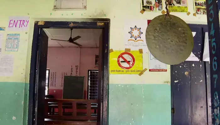 അധ്യാപികയെ ക്ലാസില്‍ കയറി ആക്രമിച്ചു;  കഴുത്തില്‍ മുറിവേല്‍പിച്ചതിന് ശേഷം ഭര്‍ത്താവ് ഓടിരക്ഷപ്പെട്ടു;  തിരച്ചില്‍ തുടരുന്നു