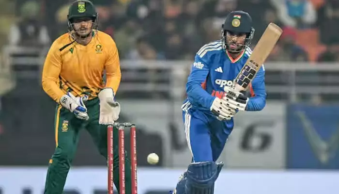 ഗോള്‍ഡന്‍ ഡക്കായി ഗില്‍! രക്ഷയില്ലാതെ സൂര്യകുമാറും; അഞ്ച് റണ്‍സിനിടെ നഷ്ടമായത് അഞ്ച് വിക്കറ്റ്; ആശ്വാസമായത് തിലക് വര്‍മ്മയുടെ അര്‍ധസെഞ്ച്വറി മാത്രം; രണ്ടാം ടി20 യില്‍ ഇന്ത്യയ്ക്ക് കനത്ത തോല്‍വി; ദക്ഷിണാഫ്രിക്കയുടെ ജയം 51 റണ്‍സിന്