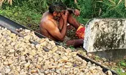 തീവണ്ടിതട്ടി പാദമറ്റയാള് രാത്രി മുഴുവന് പാളത്തിനരികില് കിടന്നു; വിവരം പുറംലോകം അറിയുന്നത് പുലര്ച്ചെ ട്രെയിന് യാത്രക്കാര് വിളിച്ചു പറയുമ്പോള് തീവണ്ടിതട്ടി പാദമറ്റയാള് രാത്രി മുഴുവന് പാളത്തിനരികില് കിടന്നു; വിവരം പുറംലോകം അറിയുന്നത് പുലര്ച്ചെ ട്രെയിന് യാത്രക്കാര് വിളിച്ചു പറയുമ്പോള്