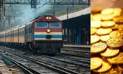 ട്രെയിന് യാത്രയ്ക്കിടെ ജൂവലറി ഉടമയുടെ 5.53 കോടി രൂപയുടെ സ്വര്ണം കൊള്ളയടിച്ചു; അന്വേഷണം ആരംഭിച്ച് റെയില്വേ പോലിസ് ട്രെയിന് യാത്രയ്ക്കിടെ ജൂവലറി ഉടമയുടെ 5.53 കോടി രൂപയുടെ സ്വര്ണം കൊള്ളയടിച്ചു; അന്വേഷണം ആരംഭിച്ച് റെയില്വേ പോലിസ്