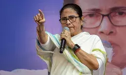 അമിത് ഷാ അപകടകാരി, ഒരു കണ്ണിൽ ദുര്യോധനൻ, മറ്റേ കണ്ണിൽ ദുശ്ശാസനൻ; ബംഗാളിൽ നിന്ന് ആരെയും പുറത്താക്കാൻ അനുവദിക്കില്ല; ബിജെപിക്കെതിരെ ആഞ്ഞടിച്ച് മമത അമിത് ഷാ അപകടകാരി, ഒരു കണ്ണിൽ ദുര്യോധനൻ, മറ്റേ കണ്ണിൽ ദുശ്ശാസനൻ; ബംഗാളിൽ നിന്ന് ആരെയും പുറത്താക്കാൻ അനുവദിക്കില്ല; ബിജെപിക്കെതിരെ ആഞ്ഞടിച്ച് മമത