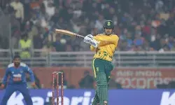 വെടിക്കെട്ട് പ്രകടനവുമായി ഡികോക്; രണ്ടാം ടി 20 യില് ദക്ഷിണാഫ്രിക്കയ്ക്ക് കൂറ്റന് സ്കോര്; മറുപടി ബാറ്റിങ്ങില് ഇന്ത്യക്ക് തകര്ച്ച; 3 വിക്കറ്റുകള് നഷ്ടം വെടിക്കെട്ട് പ്രകടനവുമായി ഡികോക്; രണ്ടാം ടി 20 യില് ദക്ഷിണാഫ്രിക്കയ്ക്ക് കൂറ്റന് സ്കോര്; മറുപടി ബാറ്റിങ്ങില് ഇന്ത്യക്ക് തകര്ച്ച; 3 വിക്കറ്റുകള് നഷ്ടം