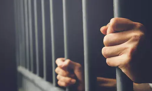 മകളുടെ കൂട്ടുകാരിയായ ഒന്പത് വയസുകാരിയോട് ലൈംഗിക അതിക്രമം; 41കാരന് അഞ്ച് വര്ഷം കഠിന തടവും പിഴയും മകളുടെ കൂട്ടുകാരിയായ ഒന്പത് വയസുകാരിയോട് ലൈംഗിക അതിക്രമം; 41കാരന് അഞ്ച് വര്ഷം കഠിന തടവും പിഴയും