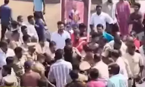 വോട്ട് ചെയ്യാനെത്തിയ കന്യാസ്ത്രീകളെ തടഞ്ഞു; പ്രവർത്തകർ തമ്മിലുണ്ടായ തർക്കം കലാശിച്ചത് സംഘർഷത്തിൽ; കേസെടുത്ത് പോലീസ്