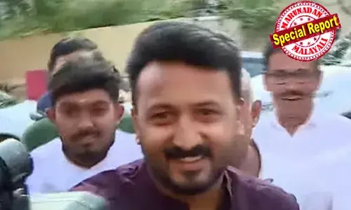 തടസ്സങ്ങള് നീങ്ങി; ഒളിവുജീവിതം അവസാനിപ്പിച്ച് രാഹുല് മാങ്കൂട്ടത്തില്; തദ്ദേശ തിരഞ്ഞെടുപ്പിന്റെ രണ്ടാം ഘട്ടത്തില് വോട്ട് ചെയ്യാന് പാലക്കാട്ടെത്തി; സമ്മതിദാനാവകാശം വിനിയോഗിച്ചത് കുന്നത്തൂര്മേട് സൗത്ത് സെന്റ് സെബാസ്റ്റ്യന്സ് സ്കൂളിലെ ബൂത്ത് നമ്പര് രണ്ടില്; കോടതി തീരുമാനിക്കും സത്യം ജയിക്കുമെന്ന് രാഹുല്; എംഎല്എ ആയ ശേഷമുള്ള രാഹുലിന്റെ ആദ്യ തദ്ദേശ തിരഞ്ഞെടുപ്പ് തടസ്സങ്ങള് നീങ്ങി; ഒളിവുജീവിതം അവസാനിപ്പിച്ച് രാഹുല് മാങ്കൂട്ടത്തില്; തദ്ദേശ തിരഞ്ഞെടുപ്പിന്റെ രണ്ടാം ഘട്ടത്തില് വോട്ട് ചെയ്യാന് പാലക്കാട്ടെത്തി; സമ്മതിദാനാവകാശം വിനിയോഗിച്ചത് കുന്നത്തൂര്മേട് സൗത്ത് സെന്റ് സെബാസ്റ്റ്യന്സ് സ്കൂളിലെ ബൂത്ത് നമ്പര് രണ്ടില്; കോടതി തീരുമാനിക്കും സത്യം ജയിക്കുമെന്ന് രാഹുല്; എംഎല്എ ആയ ശേഷമുള്ള രാഹുലിന്റെ ആദ്യ തദ്ദേശ തിരഞ്ഞെടുപ്പ്