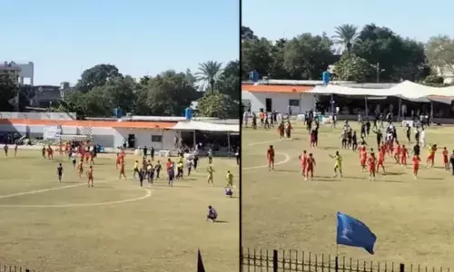 ആവേശകരമായ ഫുട്ബോള് മത്സരം; പിന്നാലെ പാക്ക് സൈനിക ടീമും എതിര് ടീമും ഗ്രൗണ്ടില് ഏറ്റുമുട്ടി; നിരവധി പേര്ക്ക് പരിക്ക് ആവേശകരമായ ഫുട്ബോള് മത്സരം; പിന്നാലെ പാക്ക് സൈനിക ടീമും എതിര് ടീമും ഗ്രൗണ്ടില് ഏറ്റുമുട്ടി; നിരവധി പേര്ക്ക് പരിക്ക്