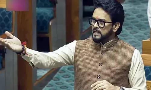 തൃണമൂൽ കോൺഗ്രസ് എംപി പാർലമെന്റിൽ നിരോധിത ഇ-സിഗരറ്റ് ഉപയോഗിച്ചെന്ന് അനുരാഗ് താക്കൂർ; നടപടി ആവശ്യപ്പെട്ട് ബിജെപി; പുറത്ത് പുകവലിക്കാം എന്ന് മറുപടി