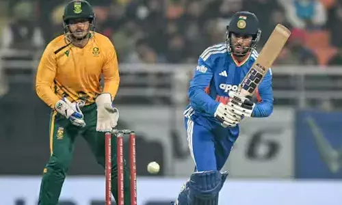 ഗോള്‍ഡന്‍ ഡക്കായി ഗില്‍! രക്ഷയില്ലാതെ സൂര്യകുമാറും; അഞ്ച് റണ്‍സിനിടെ നഷ്ടമായത് അഞ്ച് വിക്കറ്റ്; ആശ്വാസമായത് തിലക് വര്‍മ്മയുടെ അര്‍ധസെഞ്ച്വറി മാത്രം; രണ്ടാം ടി20 യില്‍ ഇന്ത്യയ്ക്ക് കനത്ത തോല്‍വി; ദക്ഷിണാഫ്രിക്കയുടെ ജയം 51 റണ്‍സിന്