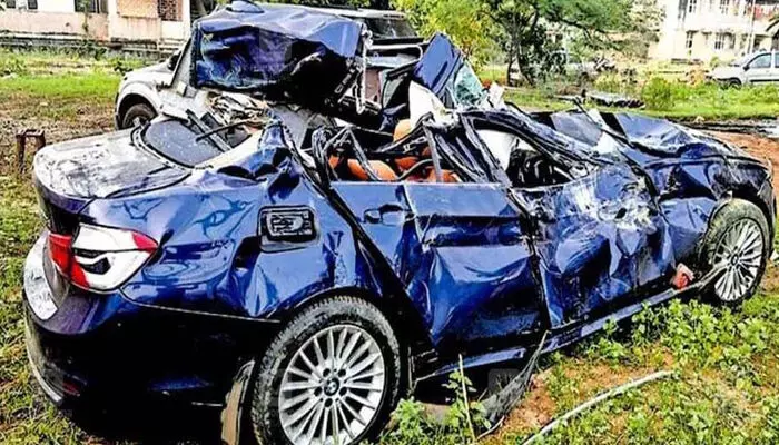 കാര്‍ നിര്‍ത്തിയിട്ട തടിലോറിയിലേക്ക് ഇടിച്ചു കയറി; തിരുപ്പോരൂരില്‍ ഉണ്ടായ അപകടത്തില്‍ മെഡിക്കല്‍ വിദ്യാര്‍ത്ഥിനിക്ക് ദാരുണാന്ത്യം: രണ്ട് മലയാളി വിദ്യാര്‍ഥികള്‍ക്ക് ഗുരുതര പരുക്ക്