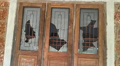 കാങ്കോല്‍ ഏറ്റു കുടുക്കയില്‍ യുഡിഎഫ് ബൂത്ത് ഏജന്റിന്റെ കാറും വീടും തകര്‍ത്തു; അക്രമം നടത്തിയത് ഇരുട്ടിന്റെ മറവില്‍