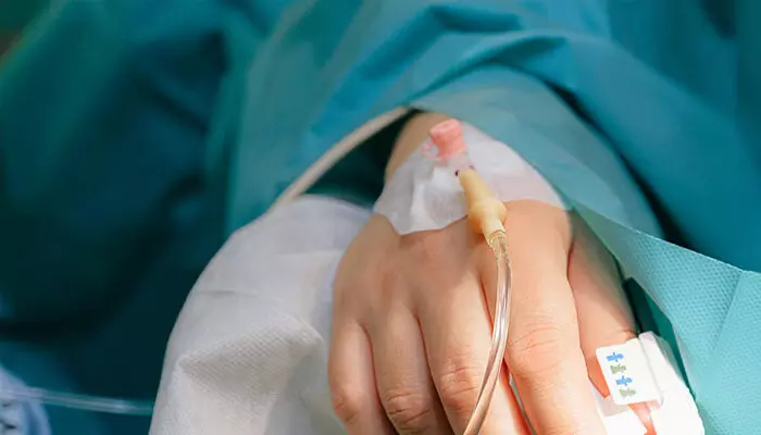 അനസ്തീസിയ മരുന്ന് ലഹരിക്കായി സ്വയം കുത്തിവെച്ചു; ഹൈദരാബാദില്‍ രണ്ട് ഓട്ടോ ഡ്രൈവര്‍മാര്‍ മരിച്ചു, ന്യൂറോസര്‍ജന്‍ അടക്കം അഞ്ച് പേര്‍ക്കെതിരെ കേസ്