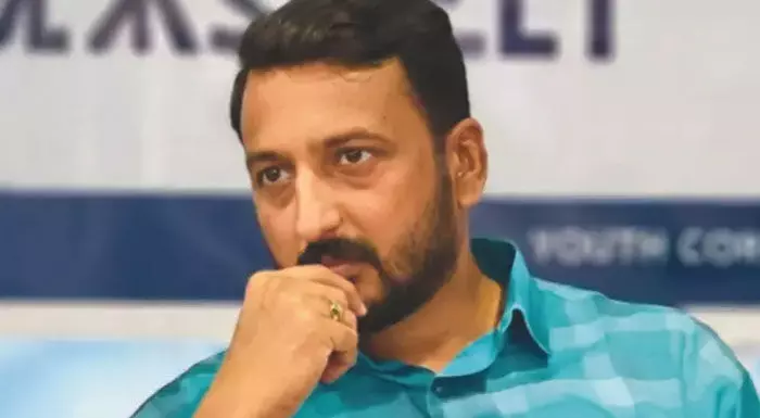 പൊലീസും മാധ്യമപ്രവര്‍ത്തകരും ഫ്‌ലാറ്റിലെത്തുന്നത് മറ്റ് ഫ്‌ലാറ്റുകാര്‍ക്ക് ബുദ്ധിമുട്ടാകുന്നു; ഈ മാസം 25നകം ഒഴിയണം; രാഹുല്‍ മാങ്കൂട്ടത്തിലിനോട് പാലക്കാട്ടെ ഫ്‌ലാറ്റ് ഒഴിയണമെന്ന് അസോസിയേഷന്‍