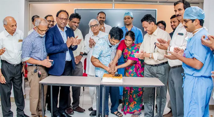 കൈകള് ലഭിച്ചതോടെ തനിക്ക് പഴയ ജീവിതം തിരിച്ചു കിട്ടി; ശബരിമലയില് മരിച്ച ജയില് ഉദ്യോഗസ്ഥന്റെ കൈകള് സ്വീകരിച്ച 23 കാരന് വീട്ടിലേക്ക് മടങ്ങി കൈകള് ലഭിച്ചതോടെ തനിക്ക് പഴയ ജീവിതം തിരിച്ചു കിട്ടി; ശബരിമലയില് മരിച്ച ജയില് ഉദ്യോഗസ്ഥന്റെ കൈകള് സ്വീകരിച്ച 23 കാരന് വീട്ടിലേക്ക് മടങ്ങി