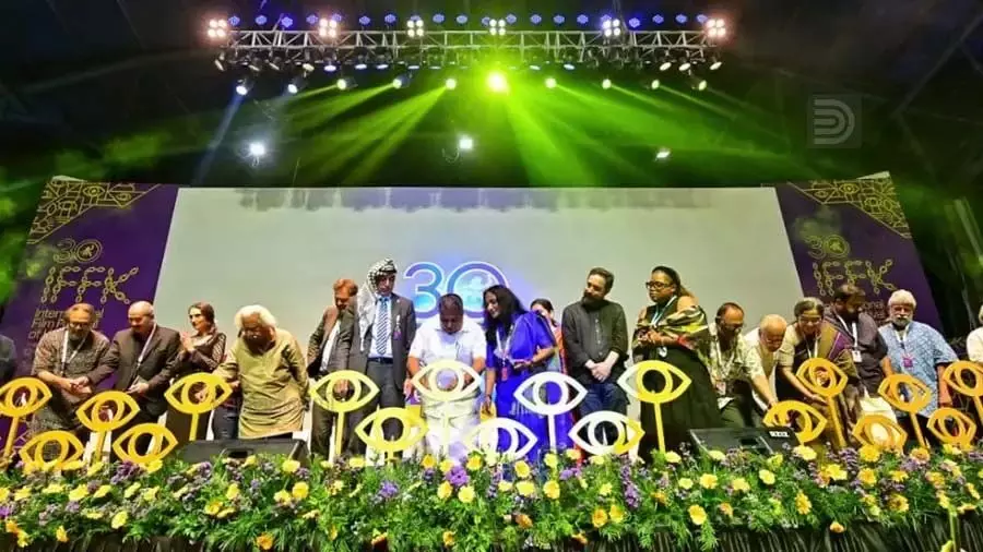 30ാമത് കേരള രാജ്യന്തര ചലച്ചിത്രമേളക്ക് തിരുവനന്തപുരത്ത് തുടക്കം; സാംസ്കാരിക മന്ത്രി സജി ചെറിയാന് മേള ഉദ്ഘാടനം ചെയ്തു; സ്പിരിറ്റ് ഓഫ് സിനിമ പുരസ്കാരം കെല്ലി മാര്ഷലിന് സമ്മാനിച്ചു 30ാമത് കേരള രാജ്യന്തര ചലച്ചിത്രമേളക്ക് തിരുവനന്തപുരത്ത് തുടക്കം; സാംസ്കാരിക മന്ത്രി സജി ചെറിയാന് മേള ഉദ്ഘാടനം ചെയ്തു; സ്പിരിറ്റ് ഓഫ് സിനിമ പുരസ്കാരം കെല്ലി മാര്ഷലിന് സമ്മാനിച്ചു