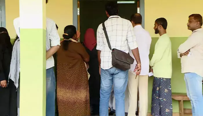 തെരഞ്ഞെടുപ്പ് വിജയാഘോഷം; മുന്കൂര് അനുമതി വാങ്ങണമെന്ന് മലപ്പുറം എസ്പി തെരഞ്ഞെടുപ്പ് വിജയാഘോഷം; മുന്കൂര് അനുമതി വാങ്ങണമെന്ന് മലപ്പുറം എസ്പി