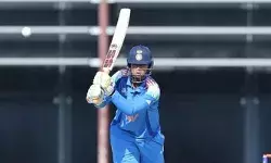 ബാറ്റിങ്ങ് വൈഭവം തുടര്ന്ന് വൈഭവ് സൂര്യവംശി; 14 സിക്സും 9 ഫോറും! 95 പന്തില് നേടിയത് 171 റണ്സ്; അണ്ടര് 19 ഏഷ്യാ കപ്പില് യുഎഇക്കെതിരെ 400 കടന്ന് ഇന്ത്യ; മലയാളി താരം ആരോണ് ജോര്ജിനും വിഹാന് മല്ഹോത്രയ്ക്കും അര്ധസെഞ്ച്വറി; യുഎഇക്ക് 434 റണ്സ് വിജയലക്ഷ്യം ബാറ്റിങ്ങ് വൈഭവം തുടര്ന്ന് വൈഭവ് സൂര്യവംശി; 14 സിക്സും 9 ഫോറും! 95 പന്തില് നേടിയത് 171 റണ്സ്; അണ്ടര് 19 ഏഷ്യാ കപ്പില് യുഎഇക്കെതിരെ 400 കടന്ന് ഇന്ത്യ; മലയാളി താരം ആരോണ് ജോര്ജിനും വിഹാന് മല്ഹോത്രയ്ക്കും അര്ധസെഞ്ച്വറി; യുഎഇക്ക് 434 റണ്സ് വിജയലക്ഷ്യം