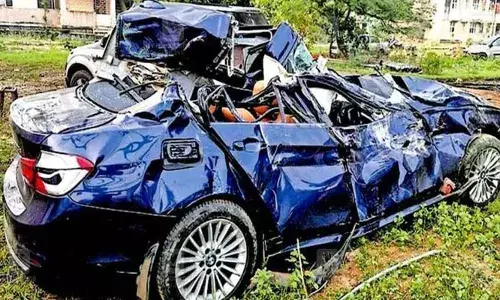 കാര്‍ നിര്‍ത്തിയിട്ട തടിലോറിയിലേക്ക് ഇടിച്ചു കയറി; തിരുപ്പോരൂരില്‍ ഉണ്ടായ അപകടത്തില്‍ മെഡിക്കല്‍ വിദ്യാര്‍ത്ഥിനിക്ക് ദാരുണാന്ത്യം: രണ്ട് മലയാളി വിദ്യാര്‍ഥികള്‍ക്ക് ഗുരുതര പരുക്ക്