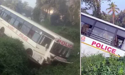 തൃശൂരില്‍ നിന്നു കൊല്ലത്തേക്ക് വരുകയായിരുന്ന പോലീസ് ബസ് അപകടത്തില്‍പ്പെട്ടു; അപകടത്തില്‍ പെട്ടത് ചെങ്ങന്നൂരില്‍ തെരഞ്ഞെടുപ്പ് ഡ്യൂട്ടി കഴിഞ്ഞ് പോലീസുകാരുമായി പോയ വാന്‍