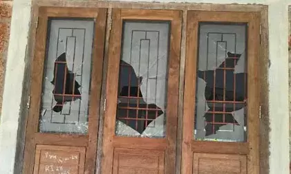 കാങ്കോല്‍ ഏറ്റു കുടുക്കയില്‍ യുഡിഎഫ് ബൂത്ത് ഏജന്റിന്റെ കാറും വീടും തകര്‍ത്തു; അക്രമം നടത്തിയത് ഇരുട്ടിന്റെ മറവില്‍