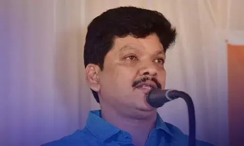 മത സാമുദായിക നേതാക്കളുടെ തിണ്ണനിരങ്ങിയും സമ്പത്തിന്റെ ബലത്തിലും ചിലര്‍ കൈപ്പത്തി ചിഹ്നം കൈക്കലാക്കി; തദ്ദേശ തിരഞ്ഞെടുപ്പില്‍ യുവനേതാക്കള്‍ക്ക് സീറ്റ് നിഷേധിച്ചതില്‍ അതൃപ്തി പരസ്യമാക്കി കോഴിക്കോട് ഡിസിസി ജനറല്‍ സെക്രട്ടറി