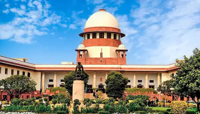 ചലനശേഷിയും ബോധവുമില്ല; ചികിത്സയോട് പ്രതികരിക്കുന്നില്ല; 32കാരന് ദയാവധം അനുവദിക്കണമെന്ന് പിതാവ്: പരിഗണനയിലെടുത്ത് സുപ്രീംകോടതി ചലനശേഷിയും ബോധവുമില്ല; ചികിത്സയോട് പ്രതികരിക്കുന്നില്ല; 32കാരന് ദയാവധം അനുവദിക്കണമെന്ന് പിതാവ്: പരിഗണനയിലെടുത്ത് സുപ്രീംകോടതി