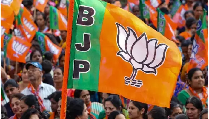 തൃപ്പൂണിത്തുറയിൽ ചരിത്ര വിജയം; ഇഞ്ചോടിച്ച് പോരാട്ടത്തിൽ നഗരസഭ ഭരണം പിടിച്ചെടുത്ത് ബിജെപി; എൻഡിഎയുടെ വിജയം ഒരു സീറ്റിന്റെ ഭൂരിപക്ഷത്തിൽ തൃപ്പൂണിത്തുറയിൽ ചരിത്ര വിജയം; ഇഞ്ചോടിച്ച് പോരാട്ടത്തിൽ നഗരസഭ ഭരണം പിടിച്ചെടുത്ത് ബിജെപി; എൻഡിഎയുടെ വിജയം ഒരു സീറ്റിന്റെ ഭൂരിപക്ഷത്തിൽ