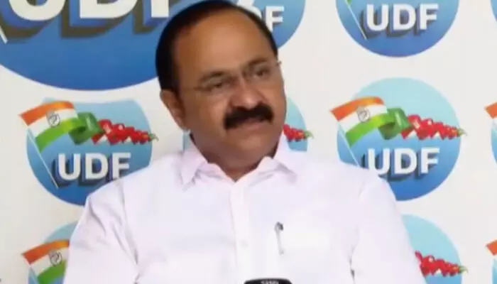 വിജയത്തിന് പിന്നില് ടീം യുഡിഎഫ്; സര്ക്കാരിനെതിരെ പ്രതിപക്ഷം ഉന്നയിച്ച കുറ്റപത്രം ജനങ്ങള് സ്വീകരിച്ചു; ഇടതിന്റെ പരാജയ കാരണം വര്ഗീയത; ബിജെപി നേട്ടം കൊയ്തിട്ടുണ്ടെങ്കില് കാരണക്കാര് സിപിഎം; വോട്ടര്മാര്ക്ക് നന്ദി പറഞ്ഞ് വി ഡി സതീശന് വിജയത്തിന് പിന്നില് ടീം യുഡിഎഫ്; സര്ക്കാരിനെതിരെ പ്രതിപക്ഷം ഉന്നയിച്ച കുറ്റപത്രം ജനങ്ങള് സ്വീകരിച്ചു; ഇടതിന്റെ പരാജയ കാരണം വര്ഗീയത; ബിജെപി നേട്ടം കൊയ്തിട്ടുണ്ടെങ്കില് കാരണക്കാര് സിപിഎം; വോട്ടര്മാര്ക്ക് നന്ദി പറഞ്ഞ് വി ഡി സതീശന്