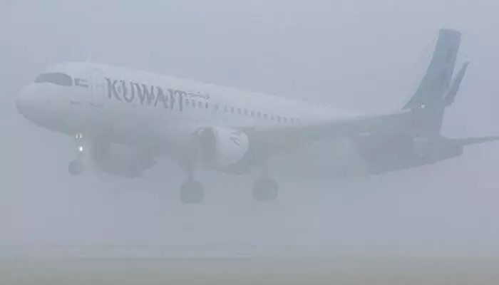 ആകാശം ആകെ മൂടിക്കെട്ടിയ അവസ്ഥ; കുവൈറ്റ് എയർവേയ്സ് വിമാനങ്ങൾ വഴിതിരിച്ചുവിടാൻ തീരുമാനം; സമയക്രമത്തിൽ മാറ്റം വരുത്തുമെന്നും അധികൃതർ ആകാശം ആകെ മൂടിക്കെട്ടിയ അവസ്ഥ; കുവൈറ്റ് എയർവേയ്സ് വിമാനങ്ങൾ വഴിതിരിച്ചുവിടാൻ തീരുമാനം; സമയക്രമത്തിൽ മാറ്റം വരുത്തുമെന്നും അധികൃതർ
