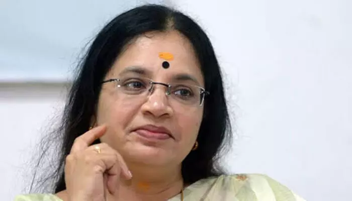 ഹോ, ഒരു സംവിധായകനെങ്കിലും പ്രതികരിച്ചല്ലോ; പൾസർ സുനിയെയും കൂട്ടരെയും പേടിച്ചിട്ടാണോ വേറെ ആരും പ്രതികരിക്കാത്തത്; അമ്മയുടെ മകൾ അല്ലാത്തതുകൊണ്ടാകാം; പരിഹസിച്ച് ഭാഗ്യലക്ഷ്മി ഹോ, ഒരു സംവിധായകനെങ്കിലും പ്രതികരിച്ചല്ലോ; പൾസർ സുനിയെയും കൂട്ടരെയും പേടിച്ചിട്ടാണോ വേറെ ആരും പ്രതികരിക്കാത്തത്; അമ്മയുടെ മകൾ അല്ലാത്തതുകൊണ്ടാകാം; പരിഹസിച്ച് ഭാഗ്യലക്ഷ്മി