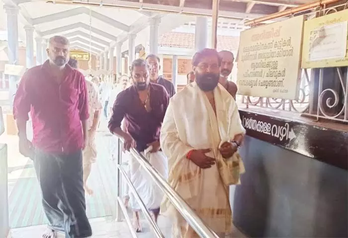 നടന് ദിലീപ് പയ്യന്നൂര് സുബ്രഹ്മണ്യസ്വാമി ക്ഷേത്രത്തില് ദര്ശനം നടത്തി; പുതിയ സിനിമാ റിലീസ് ചെയ്യുന്നതിന് മുമ്പ് ഭക്തിവഴിയില് ദിലീപ് നടന് ദിലീപ് പയ്യന്നൂര് സുബ്രഹ്മണ്യസ്വാമി ക്ഷേത്രത്തില് ദര്ശനം നടത്തി; പുതിയ സിനിമാ റിലീസ് ചെയ്യുന്നതിന് മുമ്പ് ഭക്തിവഴിയില് ദിലീപ്