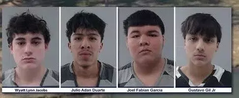 ബര്ലെസണ് പാര്ക്കില് 17-കാരന് കൊല്ലപ്പെട്ട കേസ്: 4 കൗമാരക്കാര്ക്കെതിരെ കൊലക്കുറ്റം ബര്ലെസണ് പാര്ക്കില് 17-കാരന് കൊല്ലപ്പെട്ട കേസ്: 4 കൗമാരക്കാര്ക്കെതിരെ കൊലക്കുറ്റം