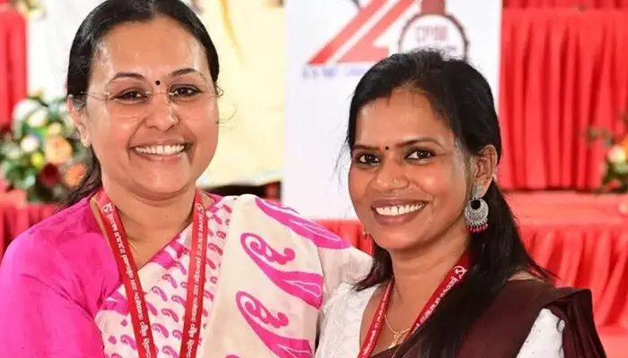 ആരോഗ്യമന്ത്രിയുടെ പേഴ്സണല് സ്റ്റാഫ് ഇനി ജില്ലാപഞ്ചായത്തംഗം; കുളനട ഡിവിഷനില് സവിത അജയകുമാറിന് മികച്ച ജയം ആരോഗ്യമന്ത്രിയുടെ പേഴ്സണല് സ്റ്റാഫ് ഇനി ജില്ലാപഞ്ചായത്തംഗം; കുളനട ഡിവിഷനില് സവിത അജയകുമാറിന് മികച്ച ജയം