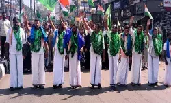 തളിപറമ്പ് നഗരസഭയില് യു.ഡി എഫ് ഭരണം തുടരും; സി.പി.എം ഏറ്റവും വലിയ ഒറ്റകക്ഷി; വാശിയേറിയ മത്സരത്തില് യുഡിഎഫ് ജയിച്ചുകയറിയത് 17 സീറ്റില്; സിപിഎമ്മിന് 15 ഉം എന്ഡിഎക്ക് മൂന്നുസീറ്റുകള് തളിപറമ്പ് നഗരസഭയില് യു.ഡി എഫ് ഭരണം തുടരും; സി.പി.എം ഏറ്റവും വലിയ ഒറ്റകക്ഷി; വാശിയേറിയ മത്സരത്തില് യുഡിഎഫ് ജയിച്ചുകയറിയത് 17 സീറ്റില്; സിപിഎമ്മിന് 15 ഉം എന്ഡിഎക്ക് മൂന്നുസീറ്റുകള്