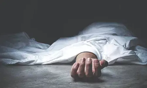 വെള്ളിലാങ്കണ്ടത്ത് ബൈക്കുകള് തമ്മില് കൂട്ടിയിടിച്ചു; ബസിനടിയിലേക്ക് തെറിച്ച് വീണ് യുവാവിന് ദാരുണ മരണം വെള്ളിലാങ്കണ്ടത്ത് ബൈക്കുകള് തമ്മില് കൂട്ടിയിടിച്ചു; ബസിനടിയിലേക്ക് തെറിച്ച് വീണ് യുവാവിന് ദാരുണ മരണം