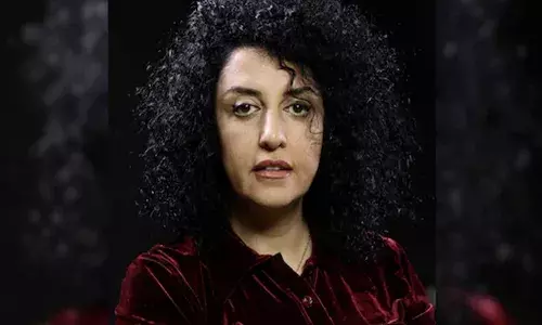 നൊബേല് സമ്മാന ജേതാവ് നര്ഗീസ് മുഹമ്മദി അറസ്റ്റില്; അഭിഭാഷകന്റെ അനുസ്മരണ ചടങ്ങില് പങ്കെടുക്കവെ അറസ്റ്റ് ചെയ്ത് ഇറാനിയന് സുരക്ഷാ സേന നൊബേല് സമ്മാന ജേതാവ് നര്ഗീസ് മുഹമ്മദി അറസ്റ്റില്; അഭിഭാഷകന്റെ അനുസ്മരണ ചടങ്ങില് പങ്കെടുക്കവെ അറസ്റ്റ് ചെയ്ത് ഇറാനിയന് സുരക്ഷാ സേന