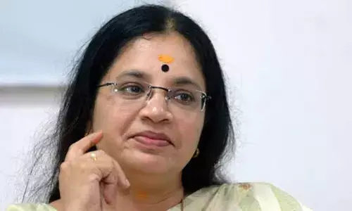 ഹോ, ഒരു സംവിധായകനെങ്കിലും പ്രതികരിച്ചല്ലോ; പൾസർ സുനിയെയും കൂട്ടരെയും പേടിച്ചിട്ടാണോ വേറെ ആരും പ്രതികരിക്കാത്തത്; അമ്മയുടെ മകൾ അല്ലാത്തതുകൊണ്ടാകാം; പരിഹസിച്ച് ഭാഗ്യലക്ഷ്മി ഹോ, ഒരു സംവിധായകനെങ്കിലും പ്രതികരിച്ചല്ലോ; പൾസർ സുനിയെയും കൂട്ടരെയും പേടിച്ചിട്ടാണോ വേറെ ആരും പ്രതികരിക്കാത്തത്; അമ്മയുടെ മകൾ അല്ലാത്തതുകൊണ്ടാകാം; പരിഹസിച്ച് ഭാഗ്യലക്ഷ്മി