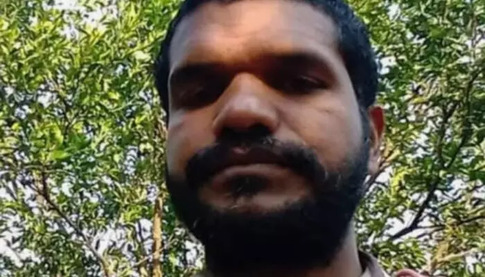 കെഎസ്ആര്ടിസി ബസിന്റെ വളയം പിടിക്കവേ പെട്ടെന്ന് മനം മാറ്റം; വണ്ടി സൈഡാക്കി ഡ്രൈവർ ഇറങ്ങിപ്പോയി; ഏറെ നേരെത്തെ തിരച്ചിലിനൊടുവിൽ ദാരുണ കാഴ്ച; യുവാവിനെ മരിച്ച നിലയിൽ കണ്ടെത്തി കെഎസ്ആര്ടിസി ബസിന്റെ വളയം പിടിക്കവേ പെട്ടെന്ന് മനം മാറ്റം; വണ്ടി സൈഡാക്കി ഡ്രൈവർ ഇറങ്ങിപ്പോയി; ഏറെ നേരെത്തെ തിരച്ചിലിനൊടുവിൽ ദാരുണ കാഴ്ച; യുവാവിനെ മരിച്ച നിലയിൽ കണ്ടെത്തി