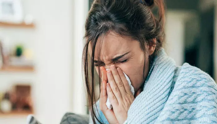 ഹോ...എന്തൊരു തുമ്മൽ..; തണുത്ത വെള്ളം കുടിച്ചാൽ ജലദോഷം വരാൻ ചാൻസ് ഉണ്ടോ?; ഡോക്ടർമാര് പറയുന്നത് ഇങ്ങനെ ഹോ...എന്തൊരു തുമ്മൽ..; തണുത്ത വെള്ളം കുടിച്ചാൽ ജലദോഷം വരാൻ ചാൻസ് ഉണ്ടോ?; ഡോക്ടർമാര് പറയുന്നത് ഇങ്ങനെ