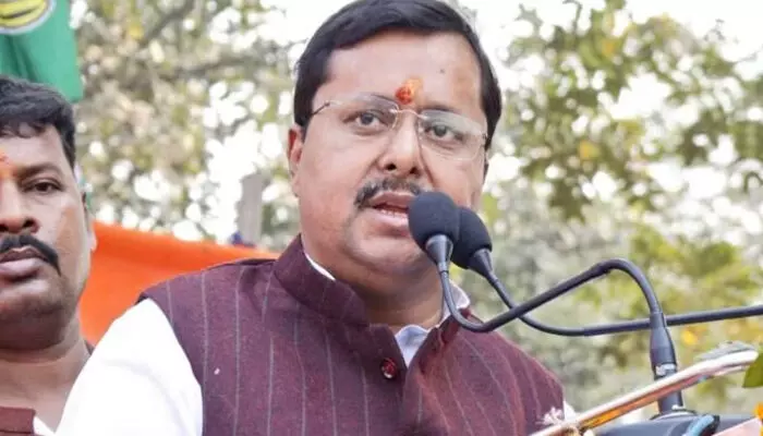 ബി.ജെ.പി.യില് തലമുറ മാറ്റം; ഛത്തീസ്ഗഢില് തിരഞ്ഞെടുപ്പ് വിജയത്തില് അടക്കം മികവ് തെളിയിച്ച സംഘാടകന്; നിതിന് നബീന് വര്ക്കിങ് പ്രസിഡന്റ്; നഡ്ഡയ്ക്ക് പിന്ഗാമി; കേരളം ഉള്പ്പെടെ 5 സംസ്ഥാനങ്ങളുടെ ചുമതല നബീന്; ബിഹാര് മന്ത്രിയെ ദേശീയ നേതൃത്വത്തിലേക്ക് എത്തിച്ച അപ്രതീക്ഷിത നീക്കം ബി.ജെ.പി.യില് തലമുറ മാറ്റം; ഛത്തീസ്ഗഢില് തിരഞ്ഞെടുപ്പ് വിജയത്തില് അടക്കം മികവ് തെളിയിച്ച സംഘാടകന്; നിതിന് നബീന് വര്ക്കിങ് പ്രസിഡന്റ്; നഡ്ഡയ്ക്ക് പിന്ഗാമി; കേരളം ഉള്പ്പെടെ 5 സംസ്ഥാനങ്ങളുടെ ചുമതല നബീന്; ബിഹാര് മന്ത്രിയെ ദേശീയ നേതൃത്വത്തിലേക്ക് എത്തിച്ച അപ്രതീക്ഷിത നീക്കം