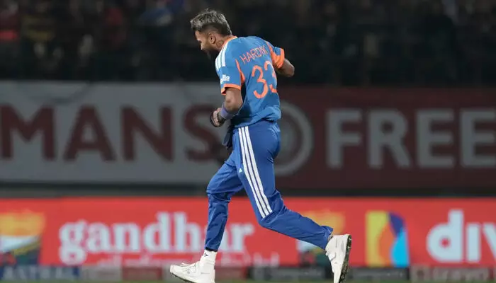 ടി20യിൽ ചരിത്രനേട്ടവുമായി ഹാർദിക് പാണ്ഡ്യ; 100 വിക്കറ്റുകളും 1000 റൺസും നേടുന്ന ആദ്യ ഇന്ത്യൻ താരമായി ഇന്ത്യൻ സ്റ്റാർ ഓൾറൗണ്ടർ ടി20യിൽ ചരിത്രനേട്ടവുമായി ഹാർദിക് പാണ്ഡ്യ; 100 വിക്കറ്റുകളും 1000 റൺസും നേടുന്ന ആദ്യ ഇന്ത്യൻ താരമായി ഇന്ത്യൻ സ്റ്റാർ ഓൾറൗണ്ടർ