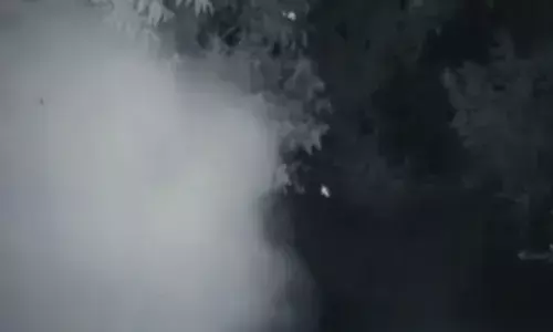 ഓടിവന്ന് സ്ഫോടക വസ്തു എടുത്തെറിഞ്ഞ് ഭീതി വിതച്ചു; ഉഗ്ര ശബ്ദത്തിൽ പ്രദേശം നടുങ്ങി; പയ്യന്നൂരിൽ യുഡിഎഫ് സ്ഥാനാർത്ഥിയുടെ വീടിന് നേരെ ആക്രമണം; എല്ലാവരും രക്ഷപ്പെട്ടത് ഭാഗ്യം കൊണ്ട് ഓടിവന്ന് സ്ഫോടക വസ്തു എടുത്തെറിഞ്ഞ് ഭീതി വിതച്ചു; ഉഗ്ര ശബ്ദത്തിൽ പ്രദേശം നടുങ്ങി; പയ്യന്നൂരിൽ യുഡിഎഫ് സ്ഥാനാർത്ഥിയുടെ വീടിന് നേരെ ആക്രമണം; എല്ലാവരും രക്ഷപ്പെട്ടത് ഭാഗ്യം കൊണ്ട്