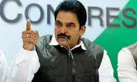 തദേശ തിരഞ്ഞെടുപ്പില് യുഡിഎഫിന് വിജയം സമ്മാനിച്ചതില് പിണറായി വിജയന് സര്ക്കാരിന് വലിയ പങ്ക്; പിണറായിയെ വിമര്ശിച്ച് കെസി തദേശ തിരഞ്ഞെടുപ്പില് യുഡിഎഫിന് വിജയം സമ്മാനിച്ചതില് പിണറായി വിജയന് സര്ക്കാരിന് വലിയ പങ്ക്; പിണറായിയെ വിമര്ശിച്ച് കെസി