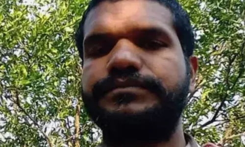 കെഎസ്ആര്ടിസി ബസിന്റെ വളയം പിടിക്കവേ പെട്ടെന്ന് മനം മാറ്റം; വണ്ടി സൈഡാക്കി ഡ്രൈവർ ഇറങ്ങിപ്പോയി; ഏറെ നേരെത്തെ തിരച്ചിലിനൊടുവിൽ ദാരുണ കാഴ്ച; യുവാവിനെ മരിച്ച നിലയിൽ കണ്ടെത്തി കെഎസ്ആര്ടിസി ബസിന്റെ വളയം പിടിക്കവേ പെട്ടെന്ന് മനം മാറ്റം; വണ്ടി സൈഡാക്കി ഡ്രൈവർ ഇറങ്ങിപ്പോയി; ഏറെ നേരെത്തെ തിരച്ചിലിനൊടുവിൽ ദാരുണ കാഴ്ച; യുവാവിനെ മരിച്ച നിലയിൽ കണ്ടെത്തി